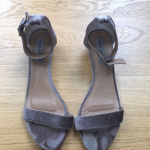 lightly worn Steve Madden low heel velvet sandal